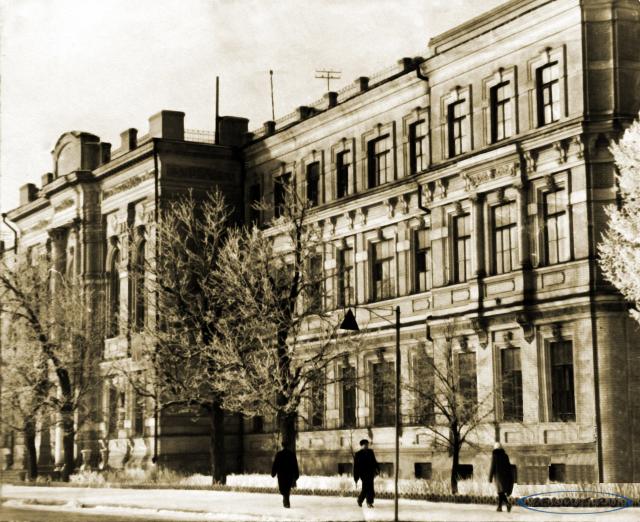 Старое здание Белгута на Комсомольской
